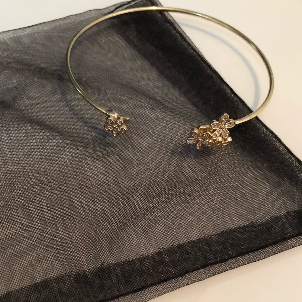 Bracelet with flowers